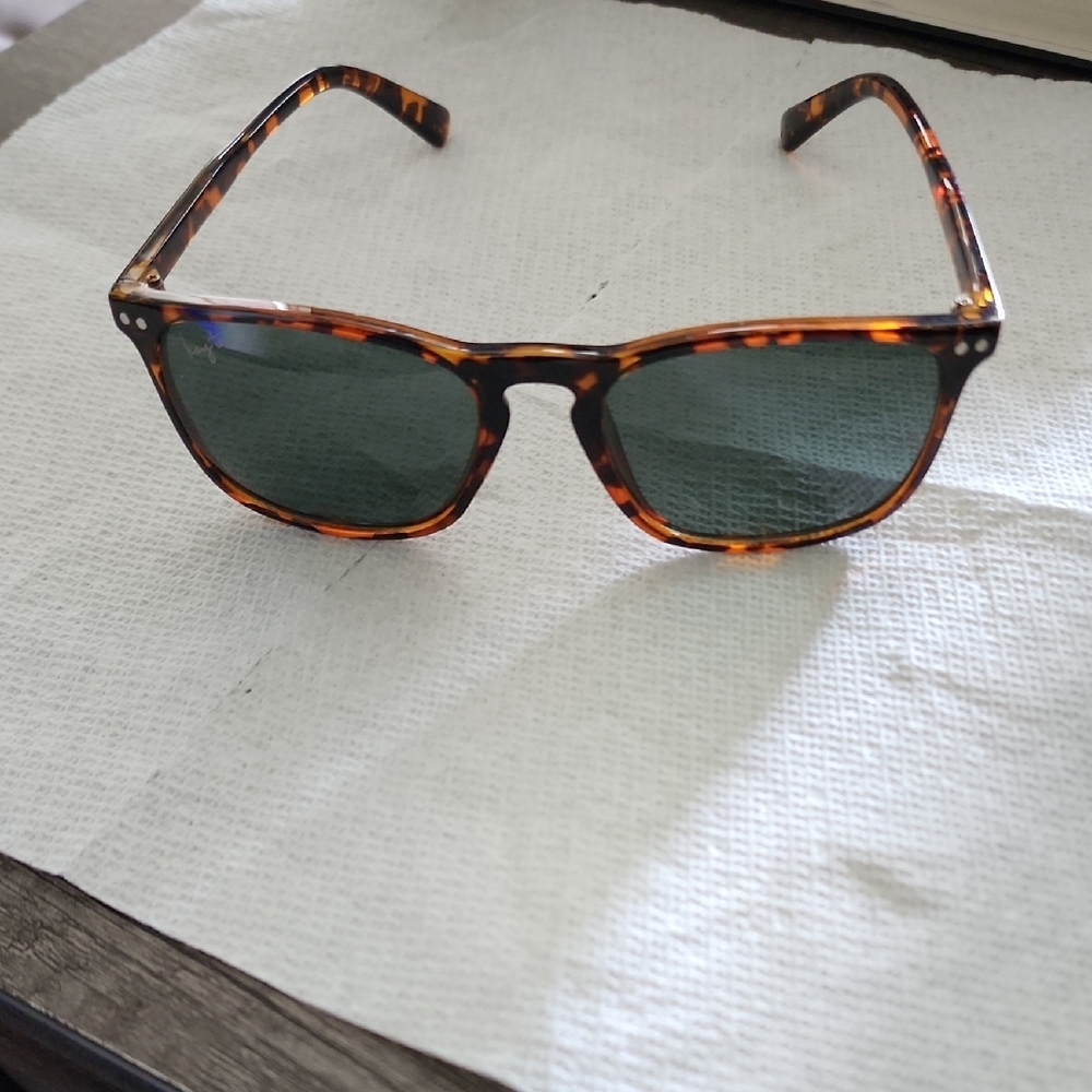 Tortoise Shell Sunglasses for Men - Picture 4 of 5